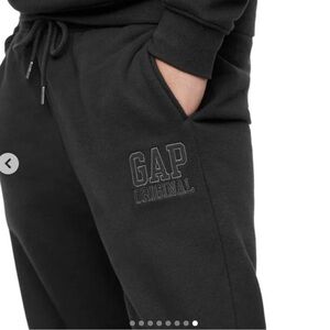 GAP Original Black Fleece Trackpants Joggers - Medium